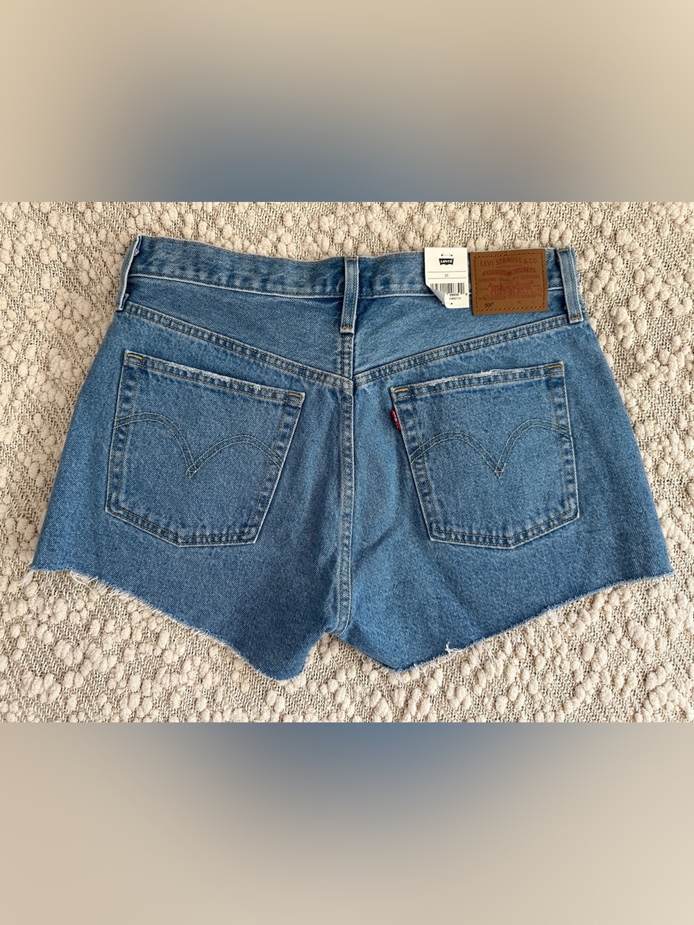 Levi's Premium 501 Original Fit High-rise Women's Shorts NWT Size 30 - Picture 2 of 4